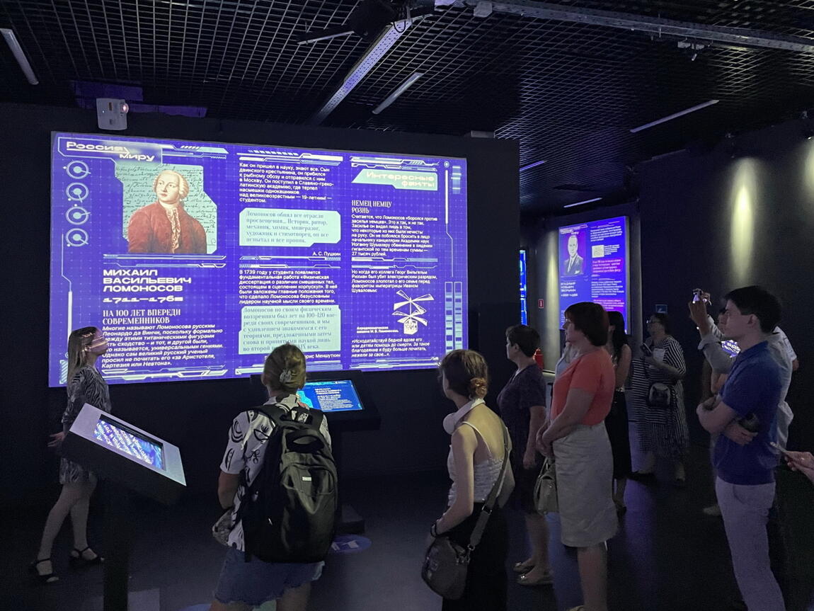 В Саратове открылась выставка «Россия – миру»