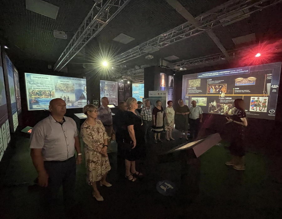 Экскурсия по выставке «Романовы 1613 - 1917»